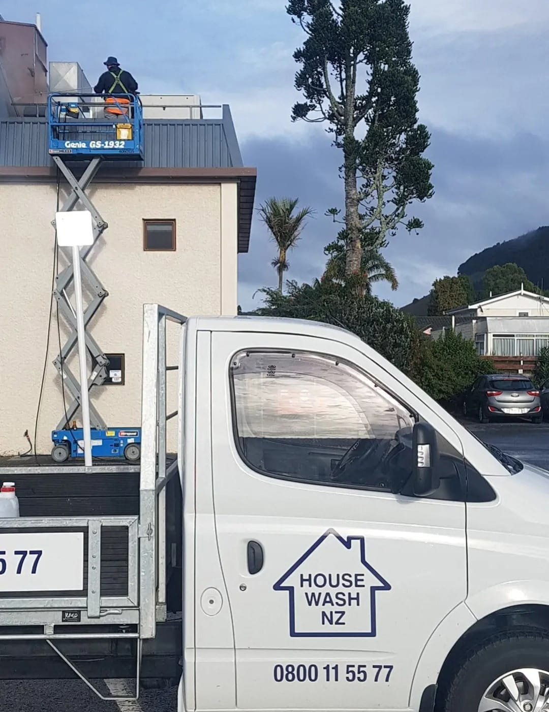 Commercial building exterior washing project